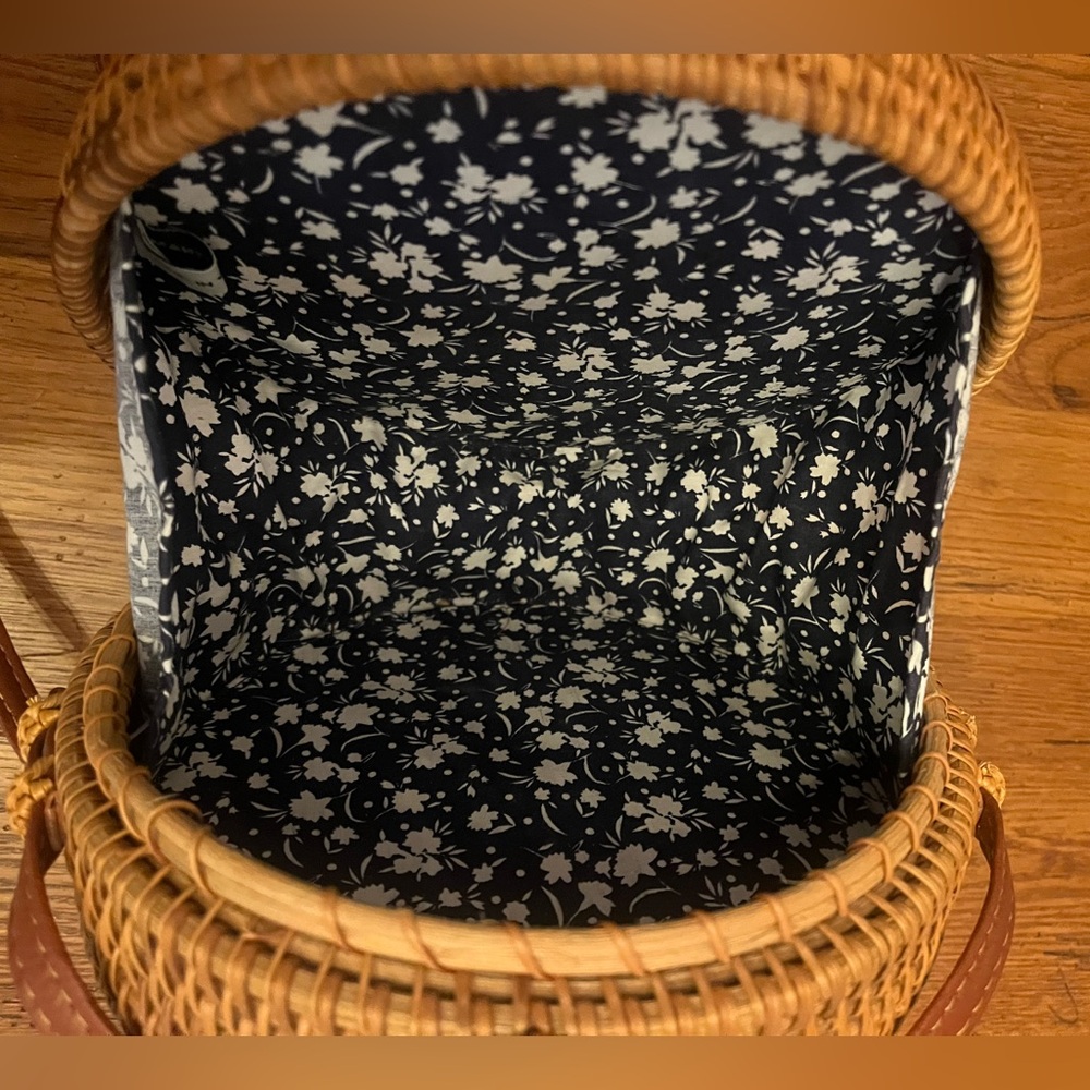 Handwoven Round Rattan Crossbody Bag 8x6 - Picture 7 of 7
